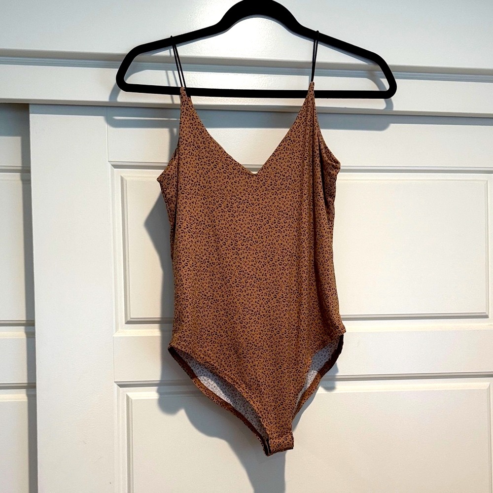 5/$25 Gaze Cheeta Print Bodysuit EUC